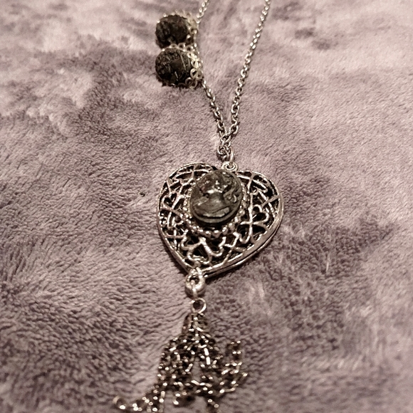 Silver and black cameo necklace and earrings - Picture 1 of 4